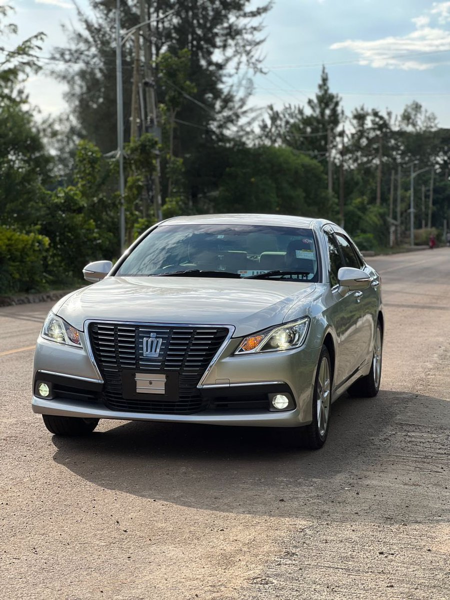 Sir_vic68's tweet photo. Toyota Crown Royal saloon
Year: 2016
Engine: 2500cc V6 i-four
Automatic Transmission
✅PRICE :………call me for more information🙈😂
#call_0757758016_0785602317 #victor_motors_ug #future_clients #carsug https://t.co/fy5inBEMO2