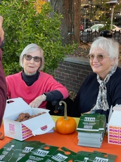 EllisSouthEnd's tweet image. Come visit us this Saturday, October 28th at 3pm at the Pumpkin Patch celebration. Travel to BCA Plaza (Tremont and Clarendon) for this free event of pumpkin decorating, games and various treats. Children are encouraged to come! #neighborhoodassociation #fallevent#pumpkinpatch🎃