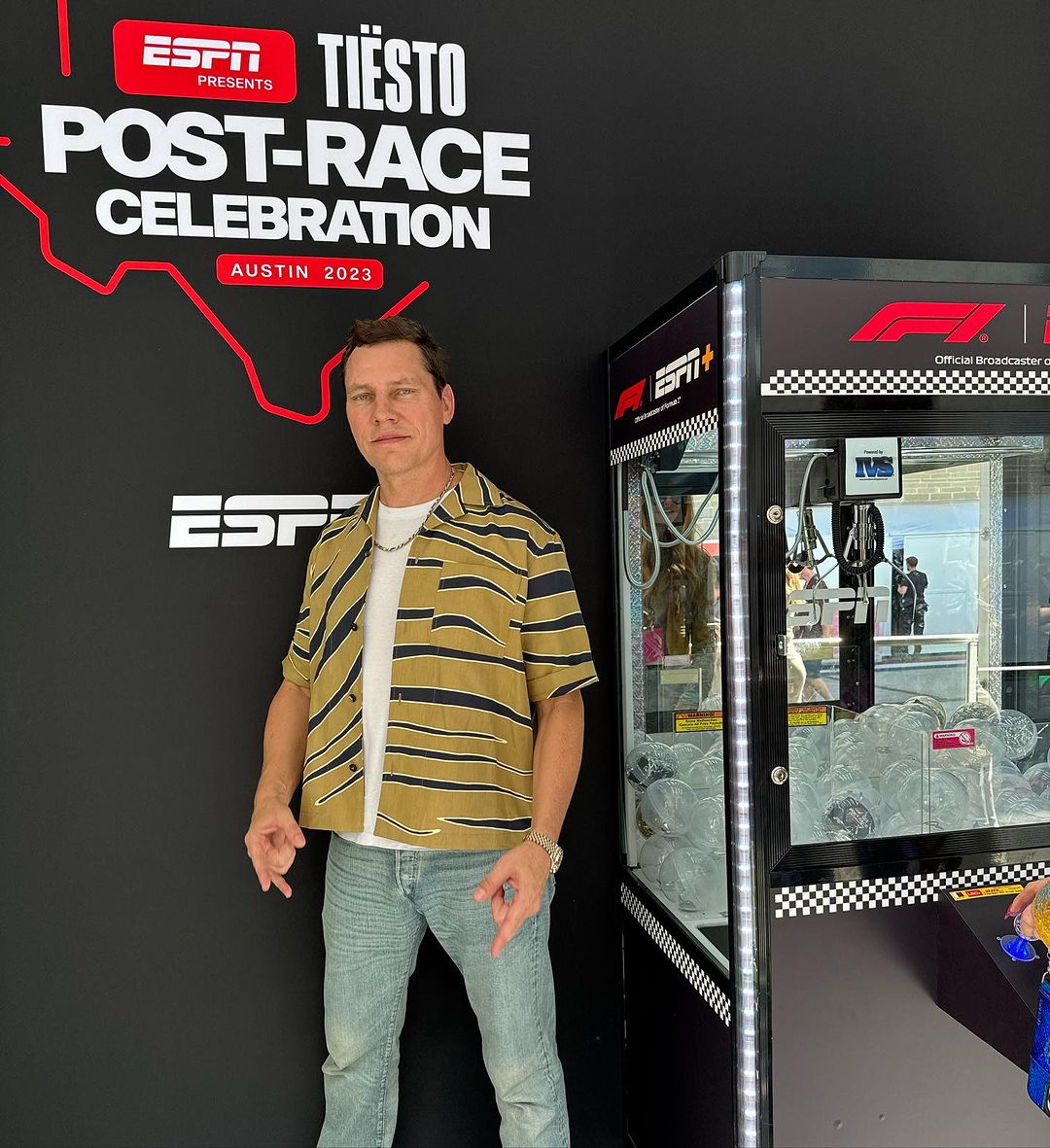 ClubColTiesto's tweet photo. @tiesto hizo que el Circuito de las Américas temblara con su música en el cierre del GP de @F1 en Austin, TX, Estados Unidos el 22 de Octubre de 2023. ¡Revive esos momentos épicos junto a nosotros! 🎶🏁 

#Tiesto #Tiësto #TiestoFamily #TiestoColombia #TiestoTour #F1 https://t.co/flnCiVaqmr
