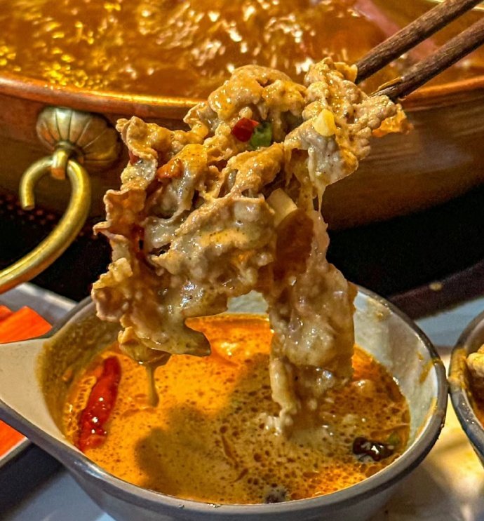 来一口香喷喷的老北京铜锅子涮🐏肉😋😴