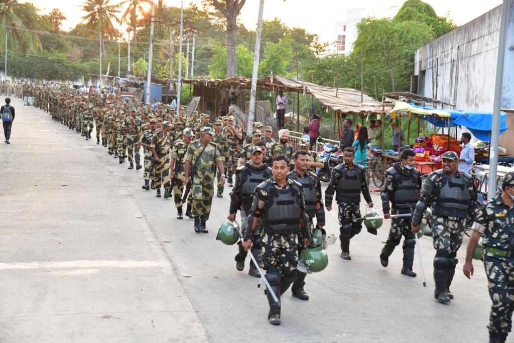 Intend to enhance the sense of security among the people and to create a peaceful election ambience, a flag march was held today to warn the remiss defaulters of MCC rules.