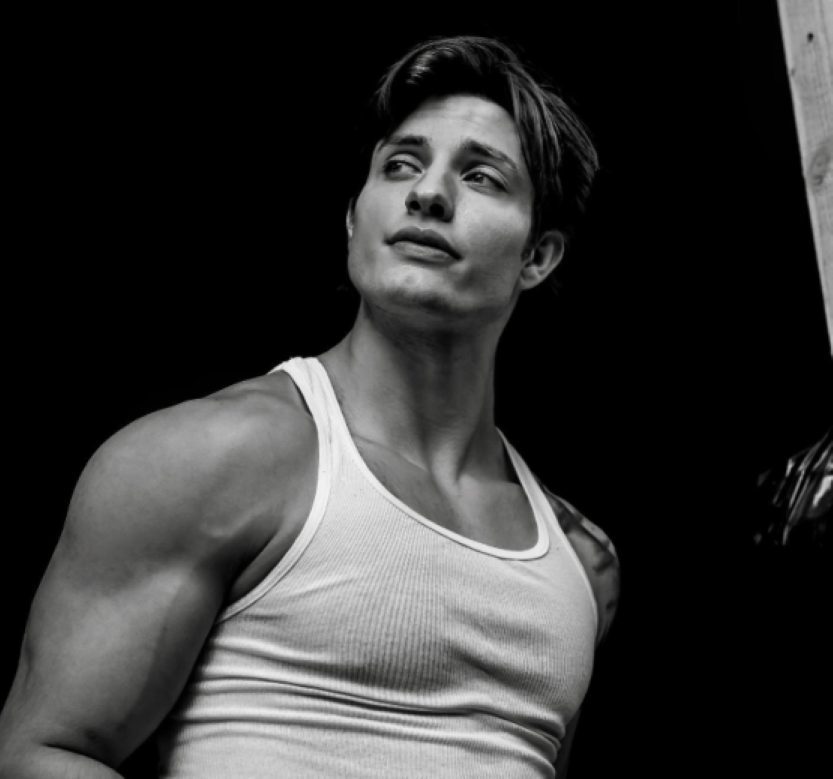 BeckiKapla's tweet photo. Happy hump-day, gorgeous!! The gloomy, grey day here matches my mood.  So, seeing you brings me a smile.  I will watch your videos here at work and laugh my way through the day.- love ❤️
@mattrife #mattrife #blackandwhite #sexyaf https://t.co/VwqboGhemT
