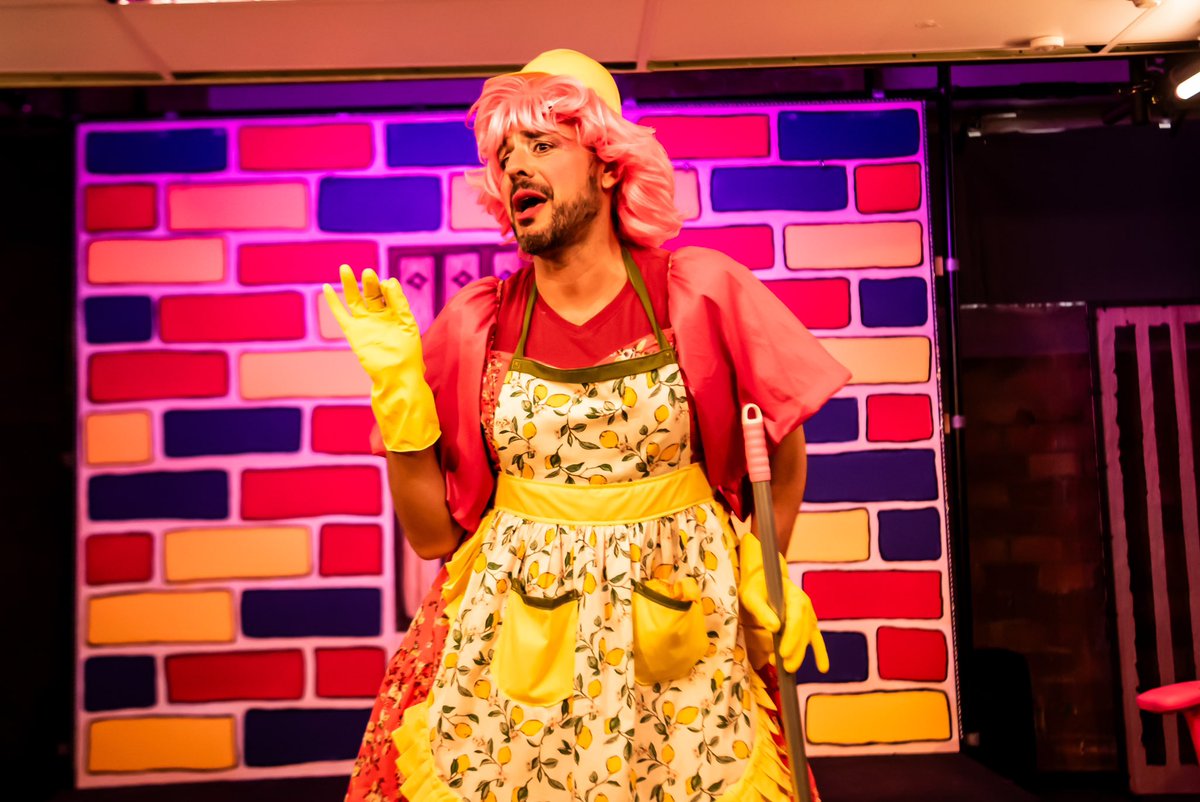 boldelephant_'s tweet image. How it started —&amp;gt; How it’s going
🌟Dame Foreign Edition🌟

Audiences are loving @fabrimatteini as our fabulous dame!

One more weekend to see The Foreigners’ Panto. Get your tickets at the link in our bio!