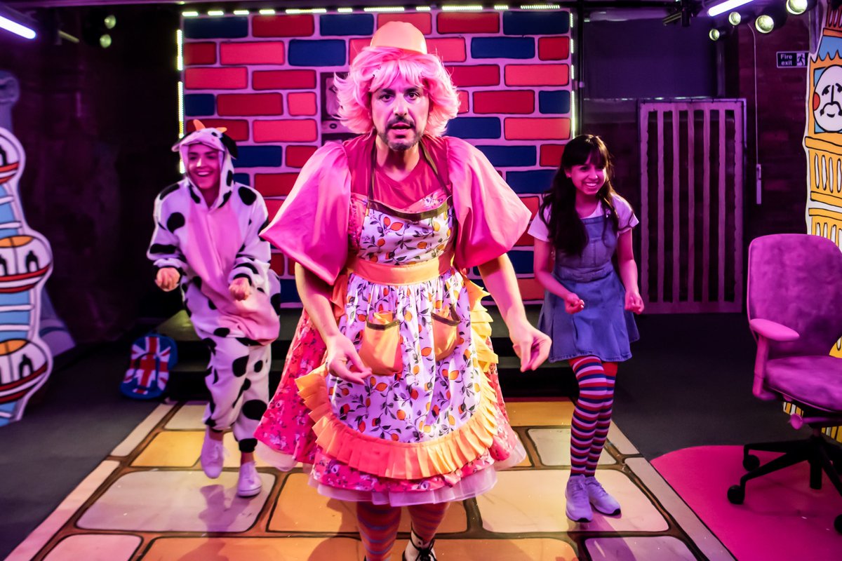 boldelephant_'s tweet image. How it started —&amp;gt; How it’s going
🌟Dame Foreign Edition🌟

Audiences are loving @fabrimatteini as our fabulous dame!

One more weekend to see The Foreigners’ Panto. Get your tickets at the link in our bio!