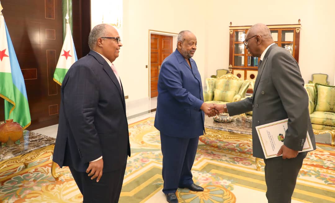 ForumIGEAfrique's tweet photo. Les membres du Comité Directeur du #FIGE reçu en audience aujourd'hui par le Président de la République de #Djibouti Son Excellence, M. Ismail Omar Guelleh. Le Chef du Gouvernement a réaffirmé son engagement et son soutien aux objectifs du FIGE.
@IsmailOguelleh #bonnegouvernance #Afrique