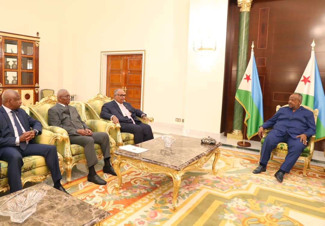 ForumIGEAfrique's tweet photo. Les membres du Comité Directeur du #FIGE reçu en audience aujourd'hui par le Président de la République de #Djibouti Son Excellence, M. Ismail Omar Guelleh. Le Chef du Gouvernement a réaffirmé son engagement et son soutien aux objectifs du FIGE.
@IsmailOguelleh #bonnegouvernance #Afrique