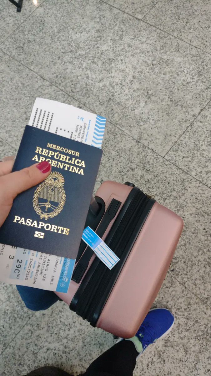 CanaveseInes's tweet photo. Hola Roma 🇮🇹🙌 https://t.co/BXOIZeOhNH