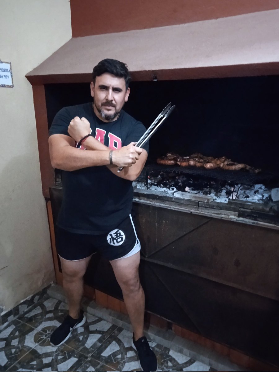 EDUARDO64711905's tweet photo. Un aplauso para el asador y cumplañero!!
Cumplí, cuarenti que te importa !!
He dicho jejej
#ReLoco 😄
#abrazosos https://t.co/lbnPpun6DD