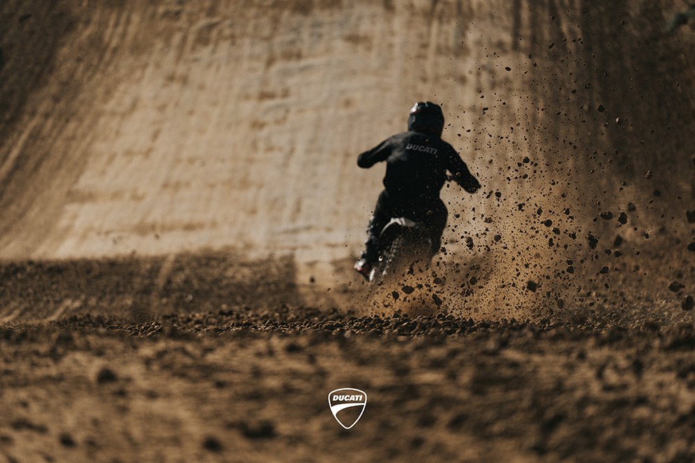 DucatiNet's tweet image. Ducati: the red from Borgo Panigale enters motocross sco.lt/9HeHKa