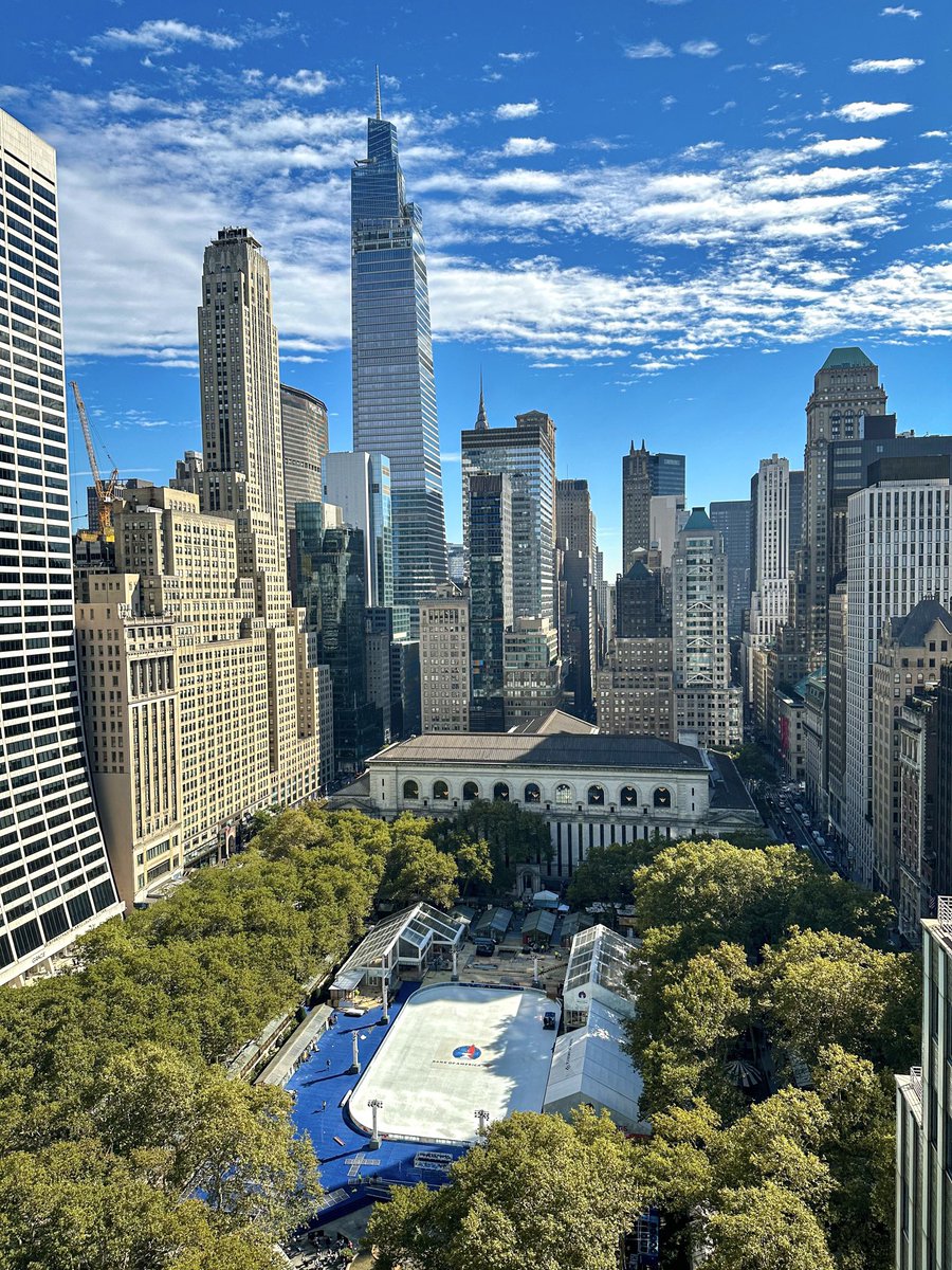 What a BEAUTIFUL day to be in New York City 💚.
