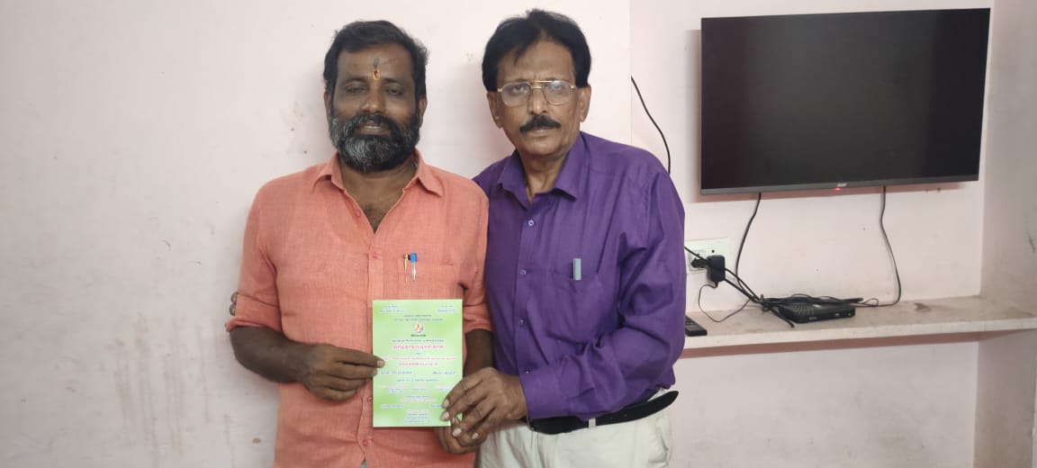seethaimainthan's tweet photo. 05-11-2023 அன்று திருச்சியில்
நடைபெற உள்ள நமது தமிழியப்
பேரியக்க மாநாட்டு அழைப்பிதழை, மதுரை சென்று,
தமிழக முன்னேற்றக் கழக
நிறுவனர் தலைவர் திருமிகு
மா . து. இராசு குமார் அவர்களிடம்
நேரில் அளித்தபோது...

               -சீதையின் மைந்தன்
         தமிழியப் பேரியக்கம் https://t.co/eljx4xUe91
