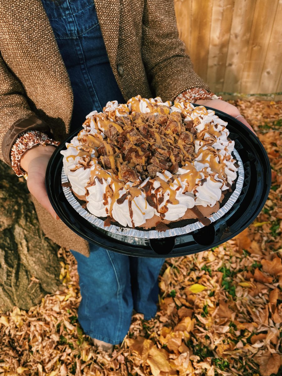 Oreo Pie or Peanut Butter Pie? 🤔 There are no wrong answers.