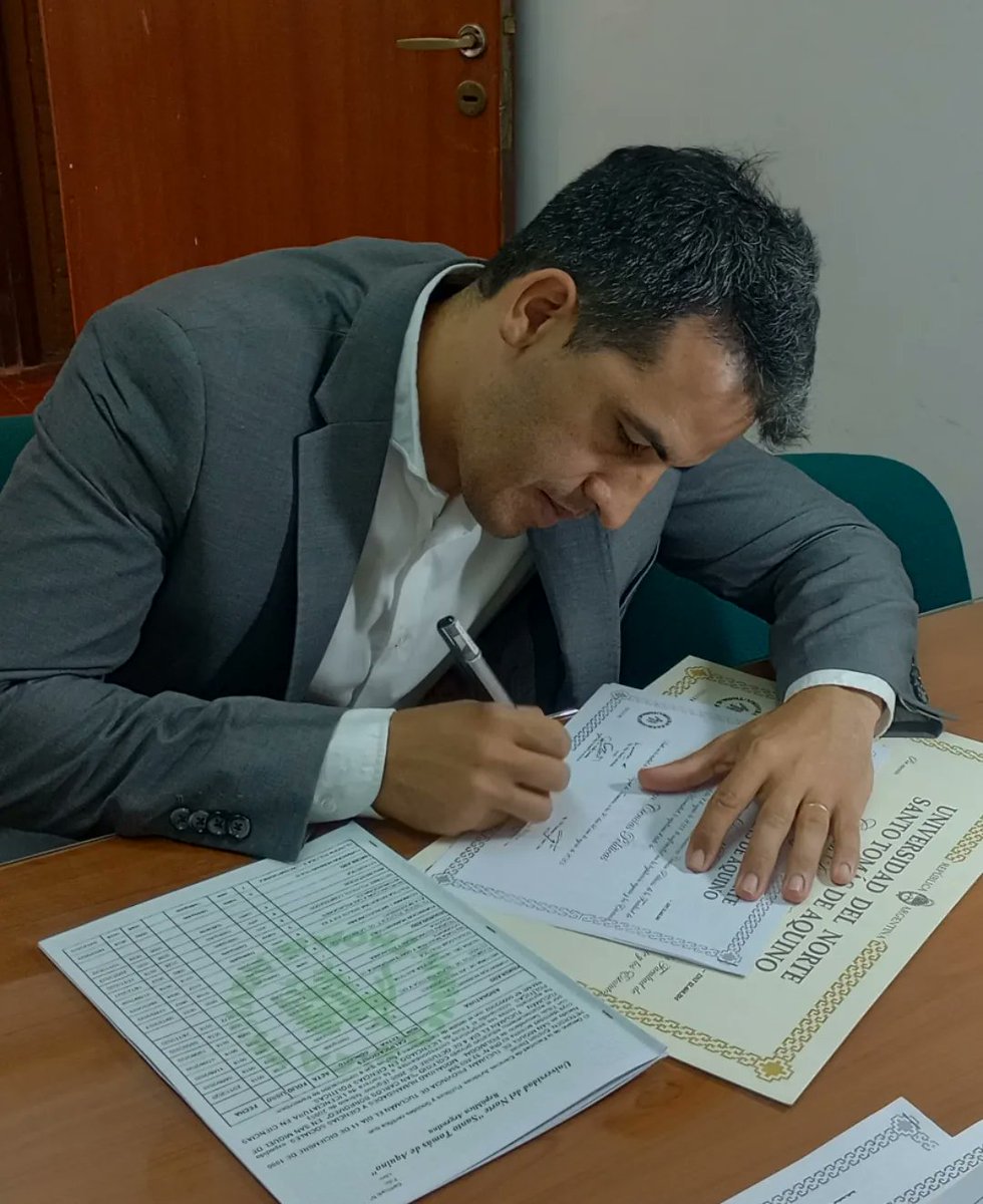 Crispetersenok's tweet photo. Haberme recibido a esta edad es la concreción de un logro que creí que estaba lejos de alcanzar, pero nunca es tarde cumplir cualquier meta que nos propongamos. https://t.co/LfyXXiBIp7