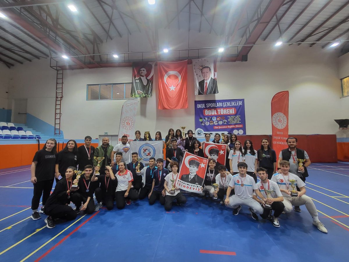 Bursa İli Floor Curling 100.Yıl Cumhuriyet Kupası Müsabakalarında 3 Kupa ve 7 madalya alan Sporcu öğrencilerimizi tebrik ederiz..🇹🇷💯👏 <a href="/bursailmem16/">Bursa İl Millî Eğitim Müdürlüğü</a> <a href="/Osmangazi_MEM/">Osmangazi İlçe Milli Eğitim Müdürlüğü</a>