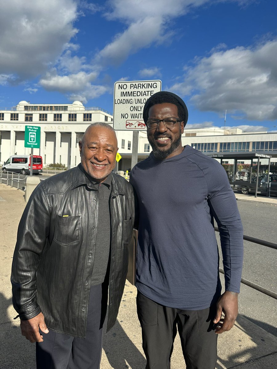 PatrickWillis52's tweet photo. Had a great time chatting it up with legendary Ozzie Smith βΎοΈ @STLWizard #CSASHOW #Autographs #memorabilia #signings https://t.co/N93BOavgpE