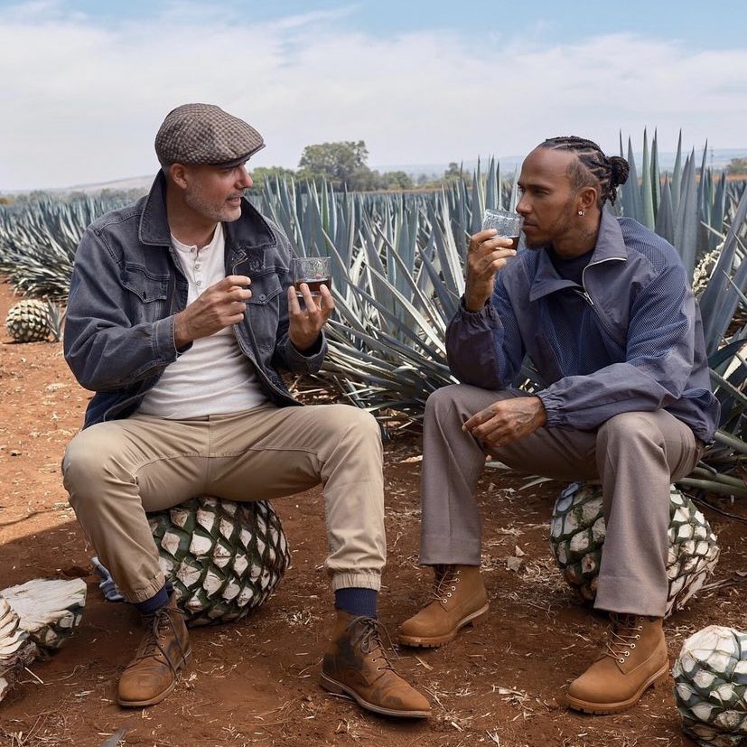JPteamLH's tweet photo. @LewisHamilton lanza un Tequila (ALMAVE) SIN ALCOHOL elaborado con agave azul de Jalisco, México.

“Con Almave, nuestro objetivo es ofrecer una opción de alta calidad que no comprometa la artesanía y los sabores del tequila y brinde una experiencia verdaderamente auténtica" https://t.co/leujPErLd2