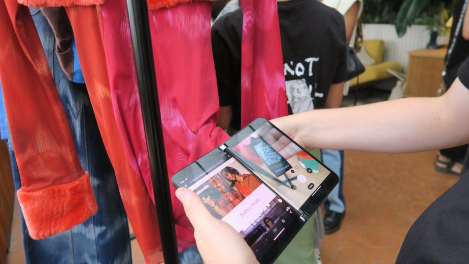 What if you could uncover the story of your clothes from their creation to your closet? 👚 Learn how Priya Ahluwalia used EON's Product Cloud technology built on Microsoft Azure to give each garment in her Symphony collection a unique digital identifier: msft.it/60169aUI0