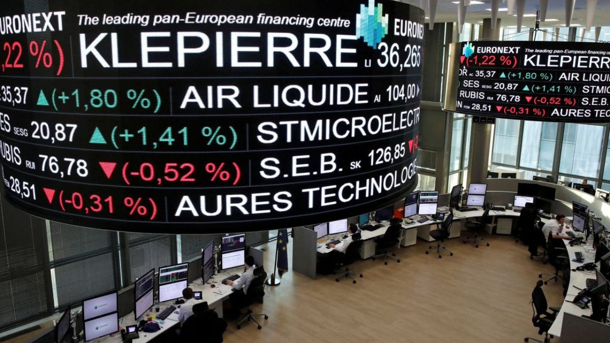 V_Chaponnay's tweet photo. 🚨 FLASH - L'assèchement des liquidités inquiète sérieusement les marchés boursiers européens 🇪🇺

Les fonds d'actions européennes viennent de connaître 32 semaines de sorties consécutives de liquidités, pour un montant total de $55 milliards.

Krach en vu ? 🧐 https://t.co/pnLCE3LTWw
