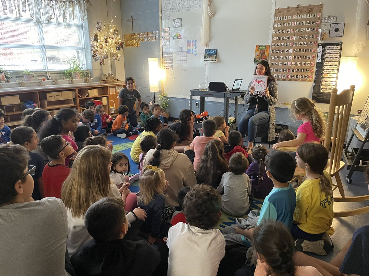 MrsJGiroux's tweet photo. Today, we learned about the artist Louise Bourgeois and her giant spider art! Then, we paired up with our kindergarten friends to create our own 3D spiders!🕷️🕸️ Great job being responsible leaders, grade 6s! @WECDSB @olmcwecdsb 🧡 https://t.co/hi07dhPvxj