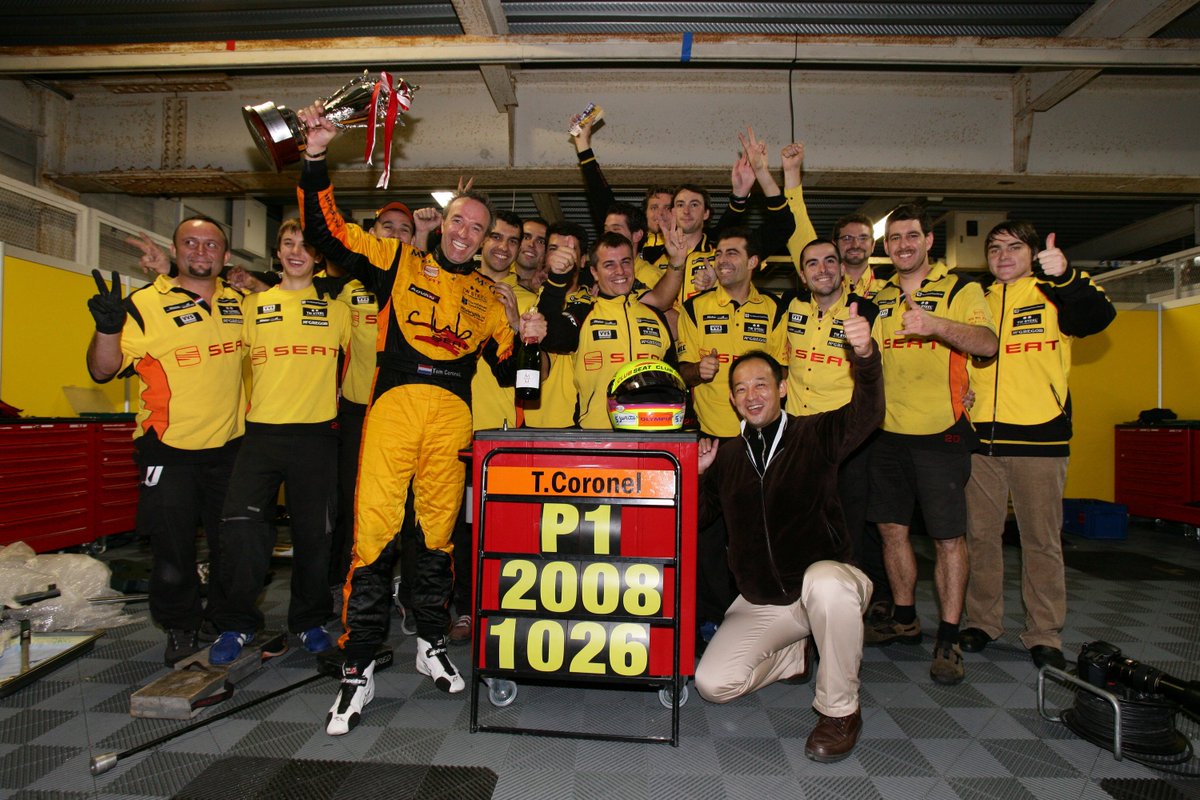 takahiko_nkjm's tweet photo. #OnThisDay 26th October 2008 @TomCoronel made a maiden Victory of #WTCC @OIC_pr with #SUNRED @SEAToffficial in Race2
#OTD #2008年10月26日 #トムコロネル 選手が #岡山国際サーキット での #FIAWTCC レース2で #初優勝 を達成しました!
#tomcoronel @TCR_Series @YokohamaRubber https://t.co/2IU9mTBqkt