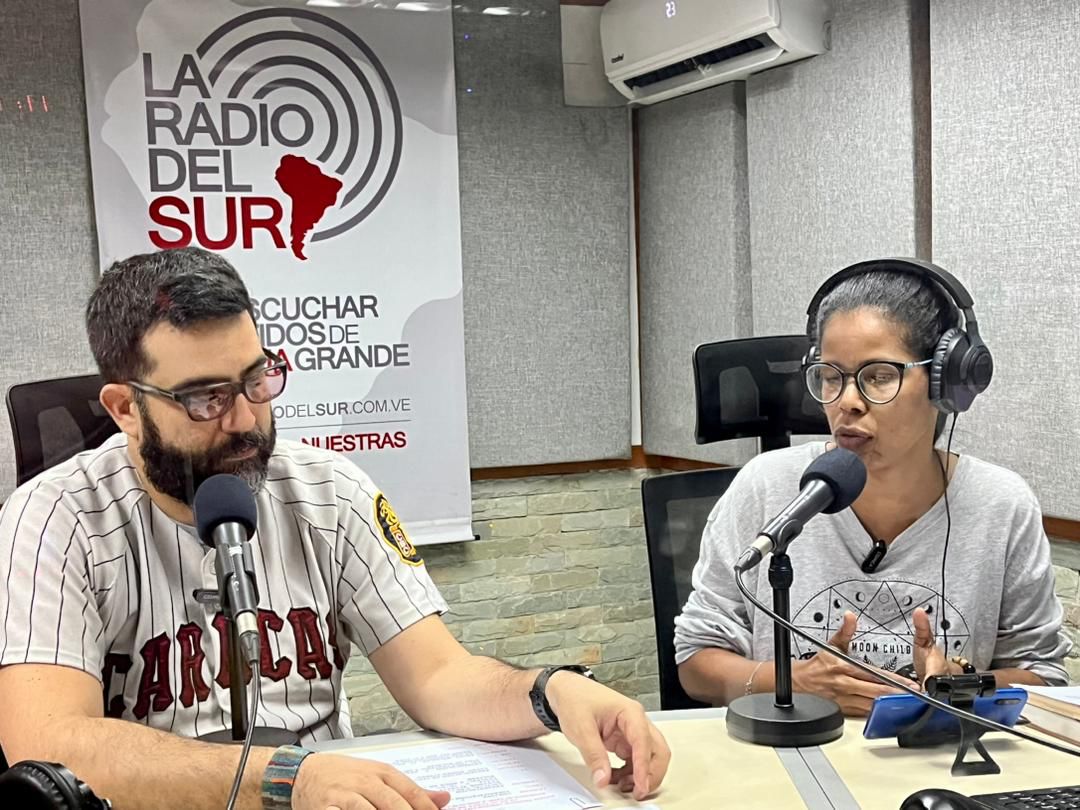 laradiodelsur's tweet photo. #25Oct CESB celebra tres años en su misión de popularizar el conocimiento sobre el Libertador.  https://t.co/4RnzH6tScY #ActivosYFirmes https://t.co/VSvbnmCEGP