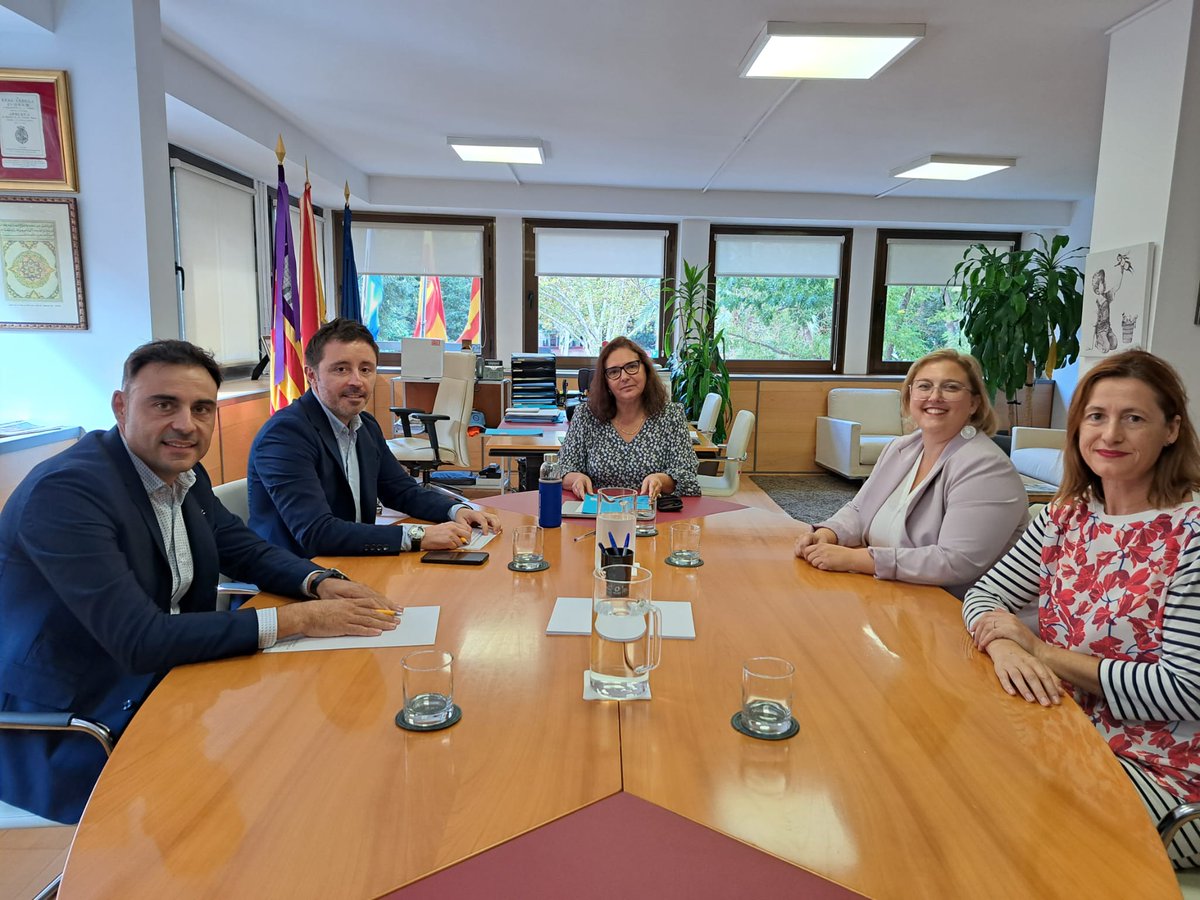 Mañana intensa de trabajo junto a <a href="/manuelaG_Romero/">Manuela Garcia Romero</a> y <a href="/javiurenam/">Javier Ureña</a>  y <a href="/XiscaL/">Xisca Lascolas</a>  alcaldesa de <a href="/ajllucmajor/">Ajuntament Llucmajor</a> para calendarizar los PACs del municipio.