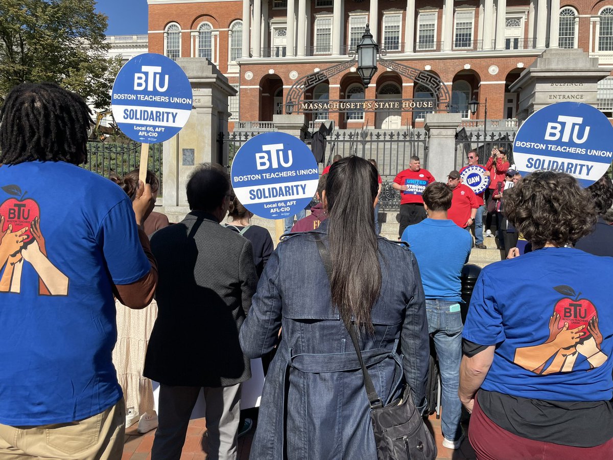 We’re joining our union siblings at the Statehouse in supporting @UAW and local 422 in their ongoing fight for fair pay against the Big Three automakers. It’s time for lawmakers to support labor and pass a bill granting unemployment benefits to workers on strike #unionstrong