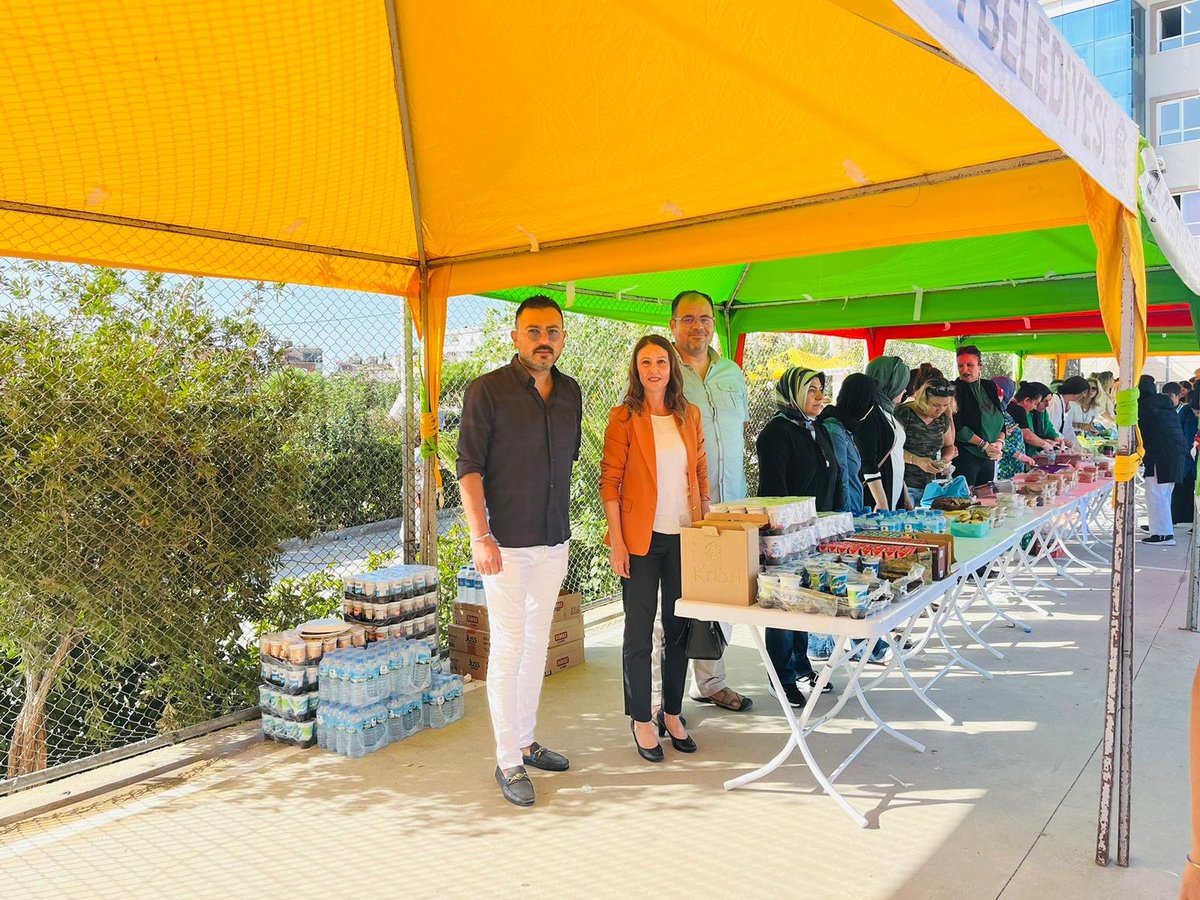 DidimValiler's tweet photo. Okul bahçemizde düzenlenen kermesimizde emeği geçen okul aile birliği yönetimi ve sınıf temsilcilerimiz ile velilerimize,katkı sağlayan herkese çok teşekkür ederiz. @Aydin_MEM @AydinMemArge @ekicis20 @DidimMem @mete https://t.co/gQcCSS8uAX