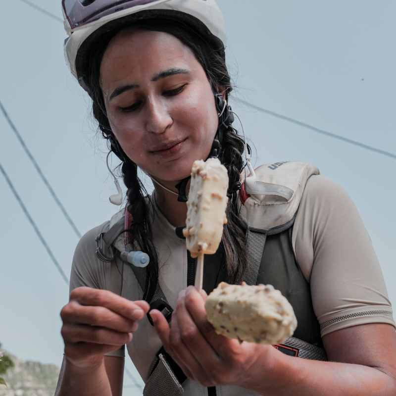 komoot's tweet photo. How do you eat during a 4000-kilometer cycling race across an entire continent? 🍦

Head to the Adventure Hub and dive into the nitty-gritty of the @transconrace fueling strategies 👇