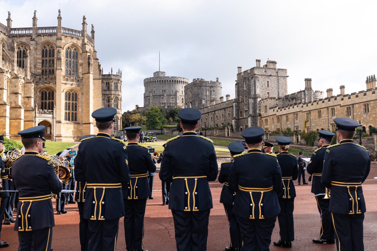 RAFMusic's tweet image. This week the Central Band of the #RoyalAirForce is providing musical support for the #ChangingOfTheGuard at #WindsorCastle.

#RAFMusic 🎺✈️🥁

#NoOrdinaryJob #RAF #NoOrdinaryGig