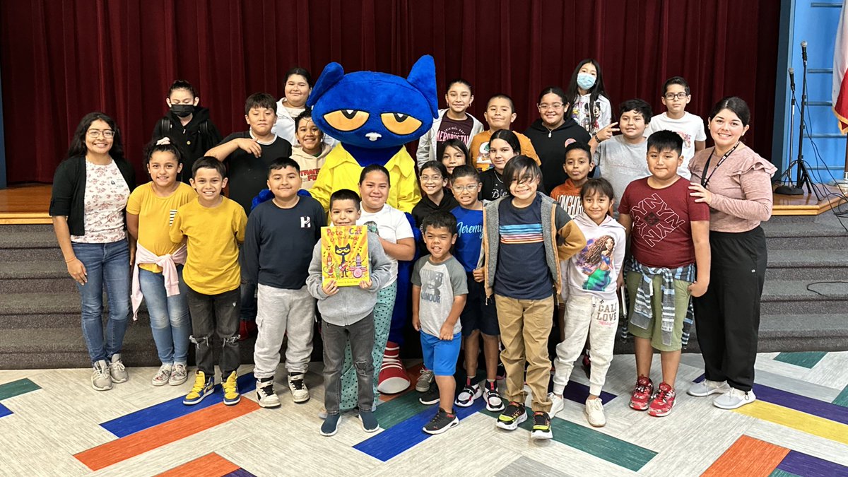 WidenElementary's tweet photo. 📚 Thanks to Book Days and @KendraScott for bringing Pete the Cat to school today! Our wildcats had a blast 😺 #PeteTheCat #BookDays #SchoolFun @AustinISDLibs https://t.co/o1vMlVDSgQ