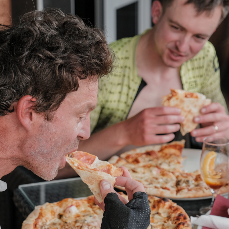 komoot's tweet photo. How do you eat during a 4000-kilometer cycling race across an entire continent? 🍦

Head to the Adventure Hub and dive into the nitty-gritty of the @transconrace fueling strategies 👇