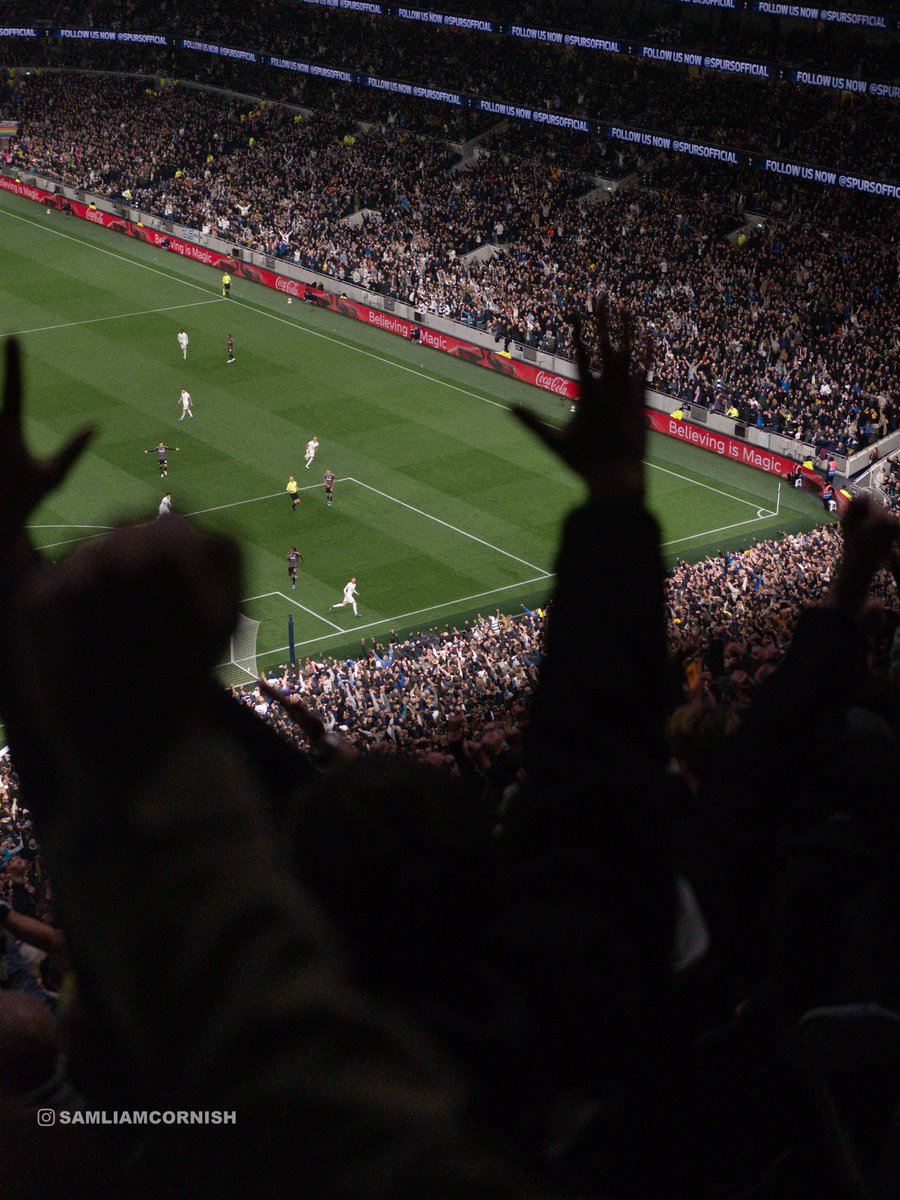And the Spurs go marching on... 🤍

If you can’t enjoy moments like these and dare to dream, there’s no point to football at all.

A thread of photos from Monday night's win at The Lane 🧵📸 #THFC