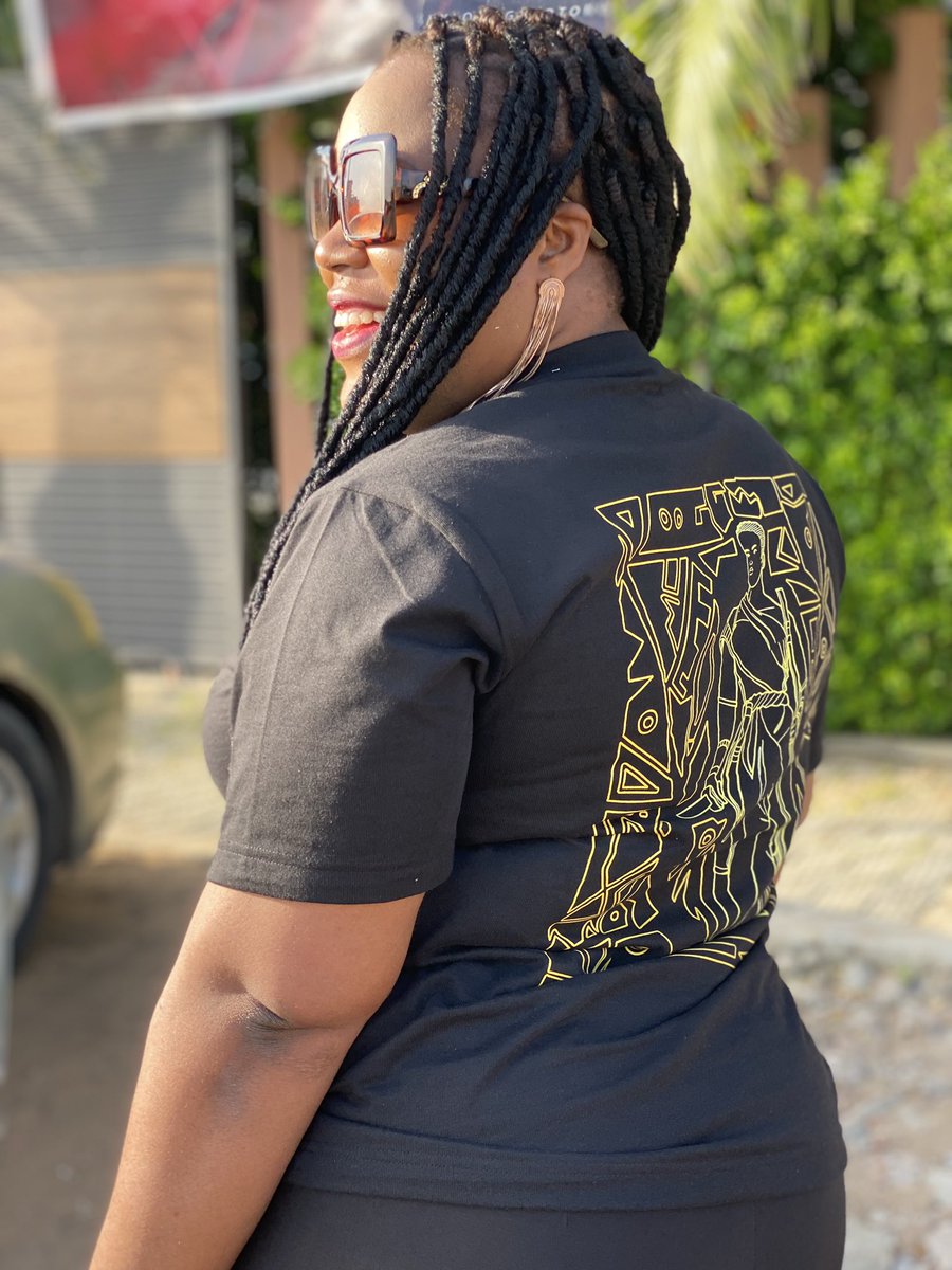 AloakinnouB's tweet photo. Une agodjié qui porte fièrement le 229.🇧🇯❤️

Teeshirt made in Benin disponible chez @beninapparel . @OUKPEDJOAichat2  c’est votre personne. #beninapparel 

#Benin #BeninRepublic #Bénin
#madeinbeninchallenge https://t.co/2gyRJNKwcB