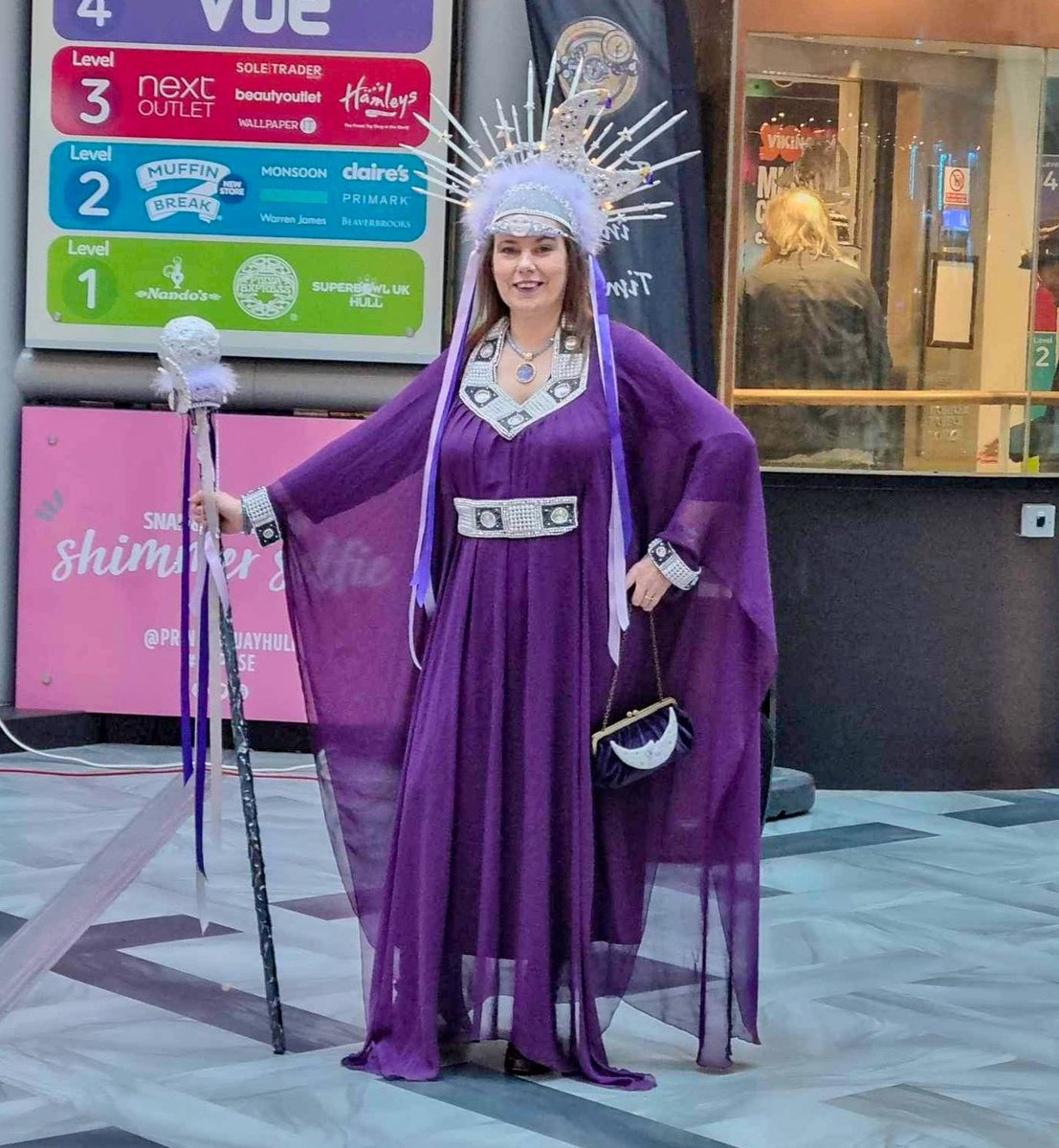 Sunday was Just a normal Shopping day at <a href="/PrincesQuayHull/">Princes Quay</a> , ok it was the Hulloween Steampunk weekend! #steampunk #hullbid #hulloween #costume #moon #ministryofsteampunk #wilberforcian 🌙🌝🎩