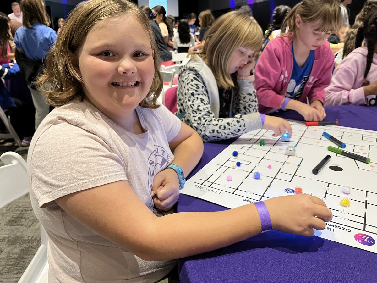 Rippsters's tweet image. Our afternoon #STEAM challenge with #awsgirlstechday is with @Ozobot and delivering/picking up packages @HilliardSchools @BeaconBobcats
