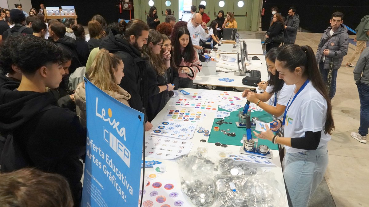 EduXunta's tweet photo. Así foi a primeira xornada de #galiciaskills2023 en Silleda!

Desde a tecnoloxía da moda ata o control industrial, pasando pola mecatrónica... ata 24 especialidades nas que preto de 200 alumnos de 87 centros amosan ata o venres todo o seu talento

ℹ️ https://t.co/SgcNrOHQQv https://t.co/S4CQOQmwOB