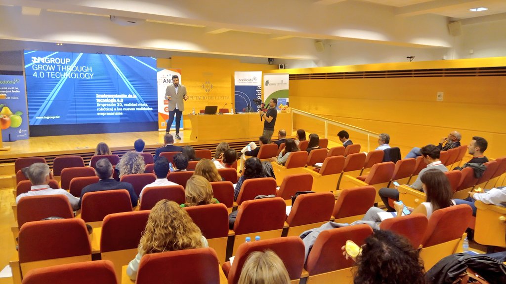 ceeilleida's tweet photo. @JFArgelich CEO @_Intech3d @InvelonTech @INGROUPTECH_ habla de la implementación de la tecnología 4.0 en las nuevas realidades empresariales #impresion3D #realidadmixta #robotica  #jornadaanceslleida  @AncesSpain en @DiputacioLleida https://t.co/Ynp8ghiui1