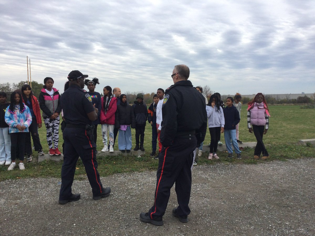 Nos brigadiers <a href="/CDJ_Viamonde/">Carrefour des jeunes</a> ont suivi la formation aujourd’hui au Peel Children Safety Village. La sécurité dans les autobus scolaire est une responsabilité partagée.#bienetre