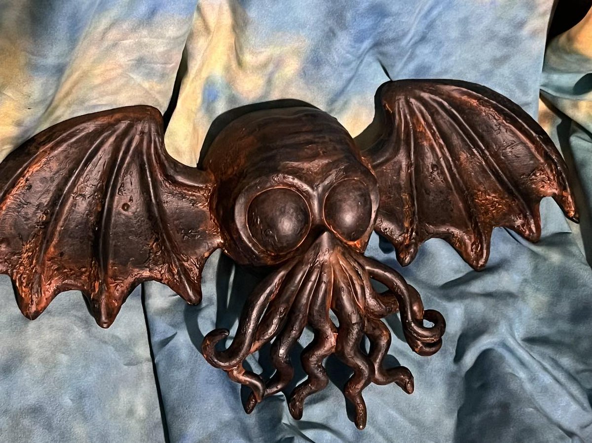 rltpress's tweet photo. Here are two new pieces I have recently finished. A wall hanging version of my Lil’Thulu sculpt and the Glub Glub Box from Olbeg’ Gallery of Grave Goods. #3DPrinting #TTRPGs #gamingprops #dnd #somethingfun https://t.co/wK9KZcIWR5
