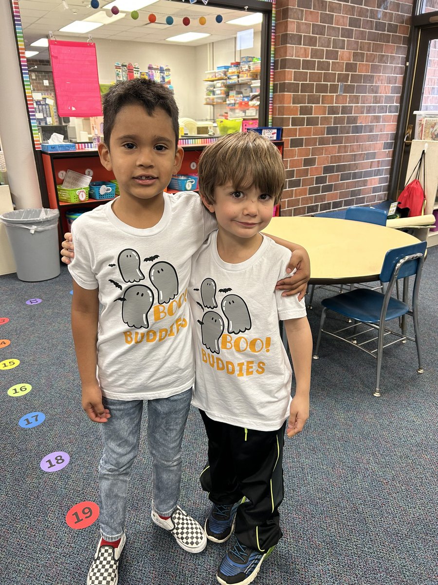 Twins all around <a href="/MPS_Morton/">Morton Elementary</a> today!!  <a href="/MalonePrincipal/">Troy Malone</a>