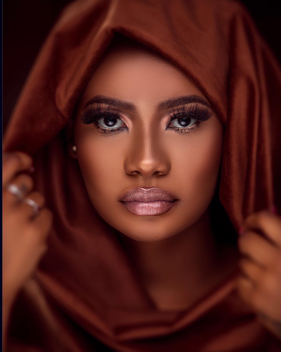 campussnap0's tweet photo. B. E. A. U. T. Y.

Hairstylist: @hiza_hair
Mua:  @_.FARIAN_ 
Muse:  @_irene_jay @lauraajayii 
Photographer: @tosin_josh 

#campussnap #beauty https://t.co/q4msl4Dpen