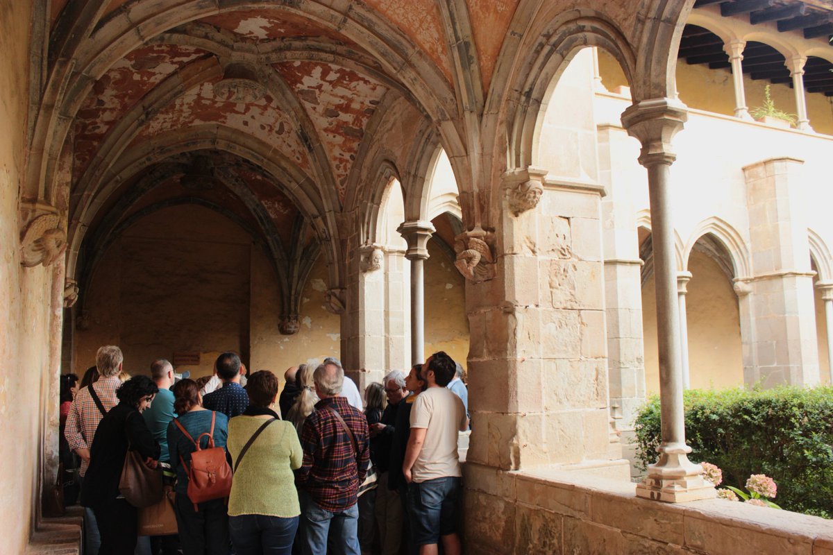 Art #gòtic,#vi i #monestirs.Sant Jeroni ens va ajudar a reviure l'època i a entendre la importància de la vinya a l'edat mitjana. Un èxit de participació. Gràcies als  que hi vau assistir i als conductors de la jornada!! 🍷 #Badalona #doAlella