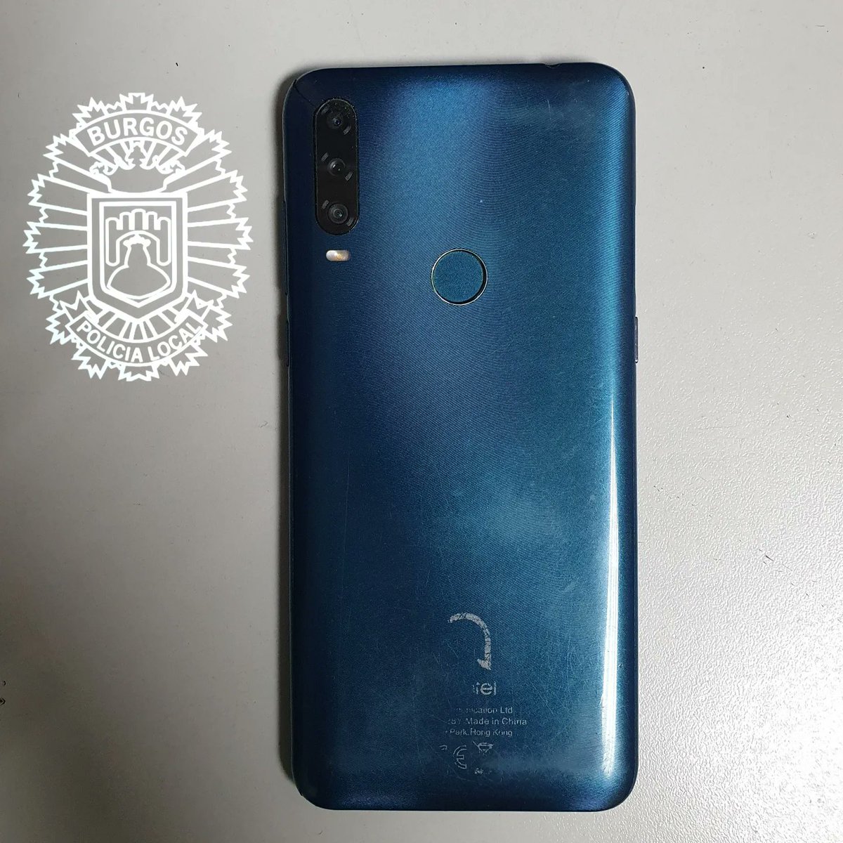 PoliciadeBurgos's tweet image. Nos han entregado este teléfono móvil y lo tenemos en #ObjetosPerdidos de la @PoliciadeBurgos en la avenida de Cantabria 54.
Si lo reconoces llama al ☎️ 947288862 de 9:00 a 14:00 horas, de lunes a viernes.