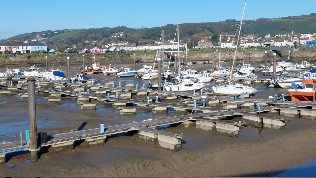 Si_att's tweet photo. Walked from Llanelli to Burry Port in the glorious sunshine. 
#walkingforwellbeing 
#WalkMoreWorryLess
#Walk1000Miles2023
#WalkingInWales
#WalesCoastPath https://t.co/UD7Yp4He97