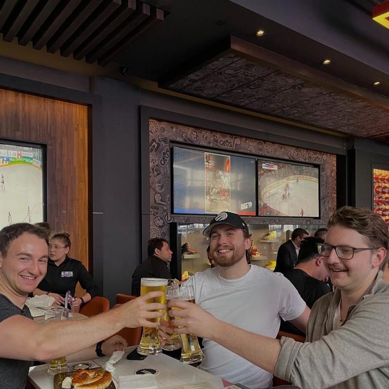 WaterfrontBIA's tweet image. Basketball is back!! What better place to watch your favourite team than NBA Courtside Restaurant ?? 🏀 🏀 🏀 

They have 25 screens to keep everyone happy! 

📍 15 Queens Quay E

#wethenorth #atthewaterfront