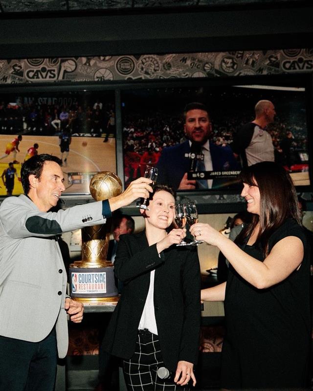 WaterfrontBIA's tweet image. Basketball is back!! What better place to watch your favourite team than NBA Courtside Restaurant ?? 🏀 🏀 🏀 

They have 25 screens to keep everyone happy! 

📍 15 Queens Quay E

#wethenorth #atthewaterfront