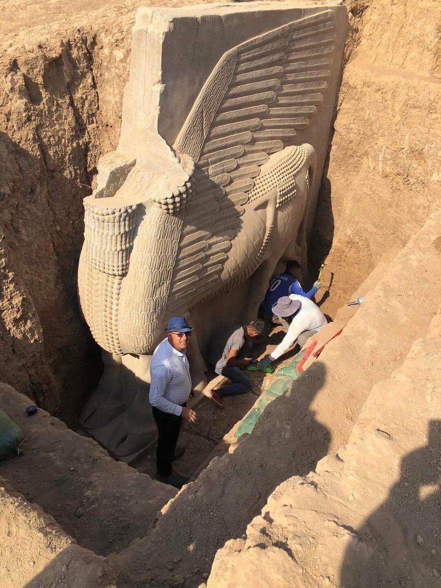 Head of Lamᴀssu protected at Iraqi Museum and the body of lamᴀssu discovery's by Iraqi &Franch team at the Dur-Sharrukin archaeological site, Khorsabad, in Nineveh, Iraq.