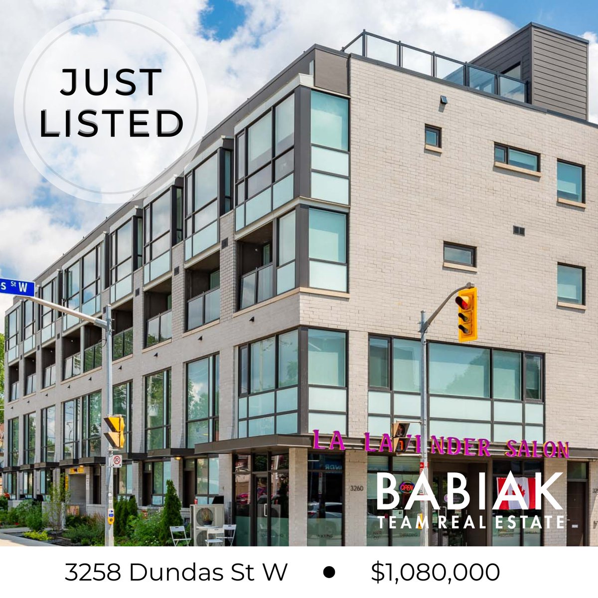 BabiakTeam's tweet image. Just Listed! 3258 Dundas St W • $1,080,000  🏡

Discover this fantastic freehold townhome opportunity located in the vibrant Junction neighbourhood! For more info, call us at 416-605-2621, or visit: babiakteam.com

#torontohomes #torontorealestate #junction
