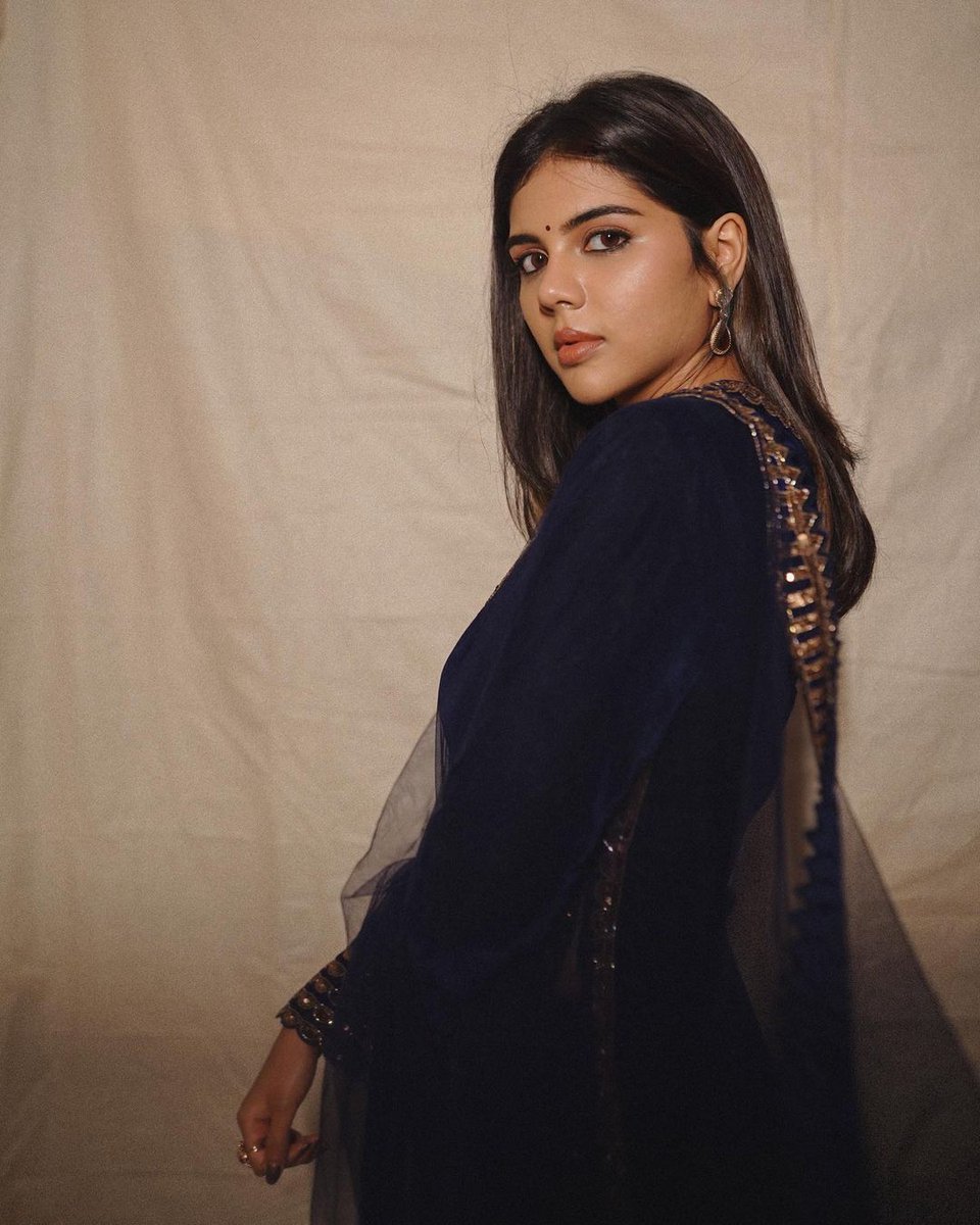 In her desi avatar, @kalyanipriyan
 looks irresistibly cute.🥰😘

#KalyaniPriyadarshan #traditional #DesiLook #Ragalahari